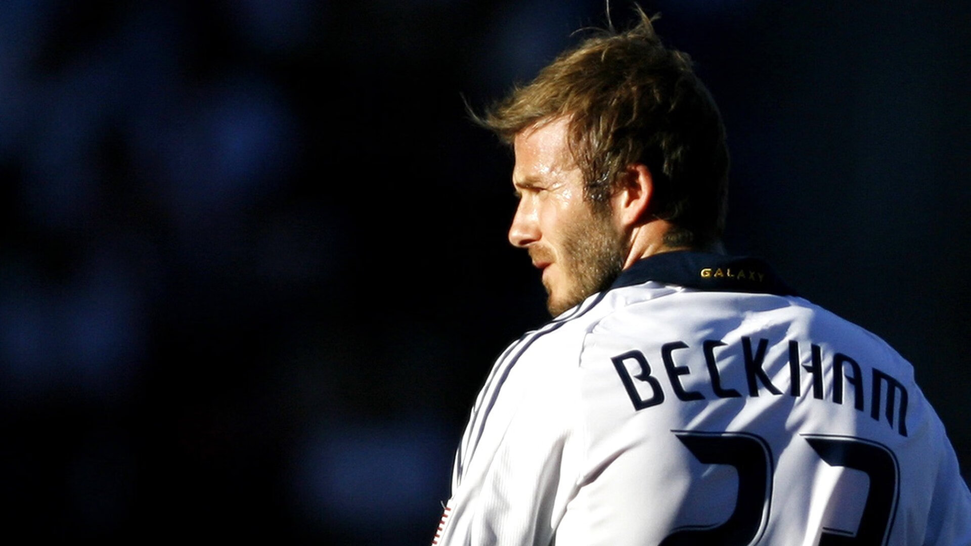 阿圭罗闪耀F1揭幕战之夜，从绿茵场到领奖台，跨界传奇的全场最佳无争议