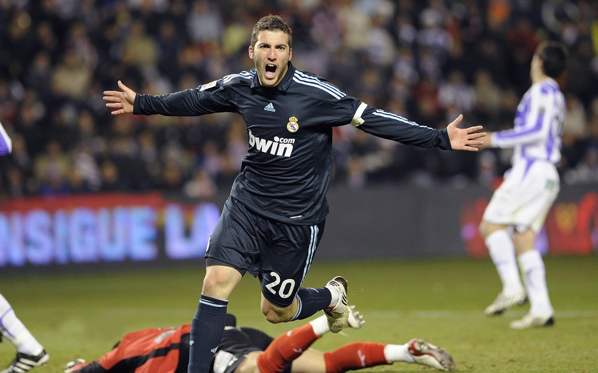 哈斯鏖战法拉利，皮亚斯特里状态火热，新赛季的意外格局